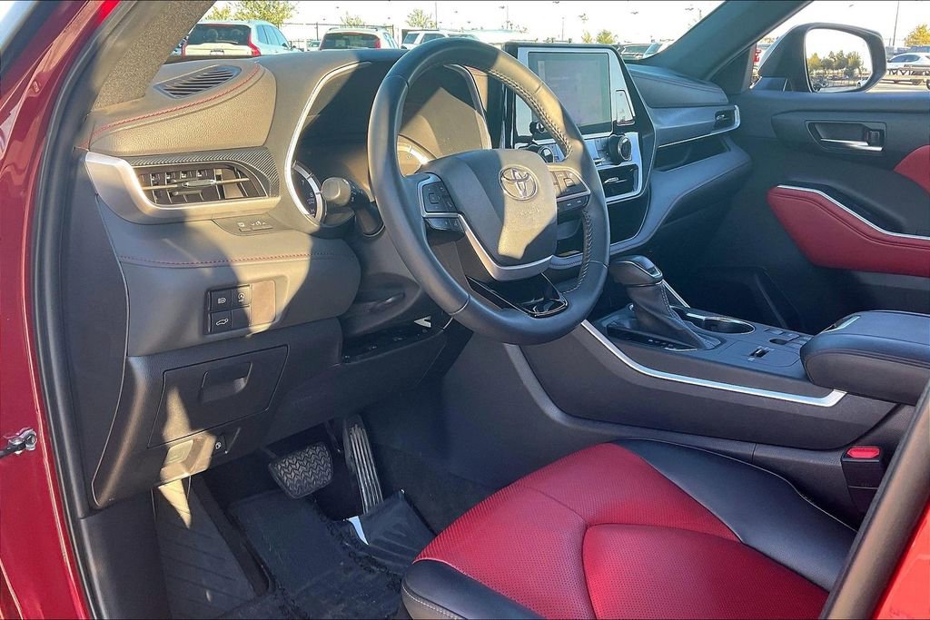 Used 2023 Toyota Highlander L image 16