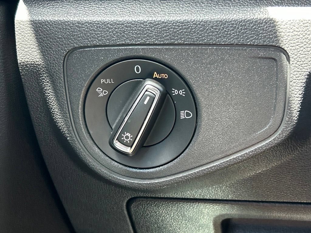 Used 2020 Volkswagen Atlas Cross Sport SEL FWD image 32
