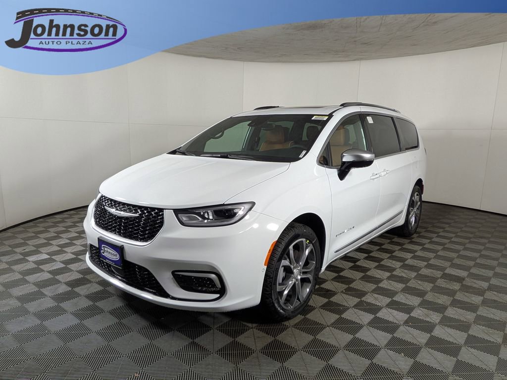 New 2026 Chrysler Pacifica Pinnacle w/ Trailer Tow Group image 1