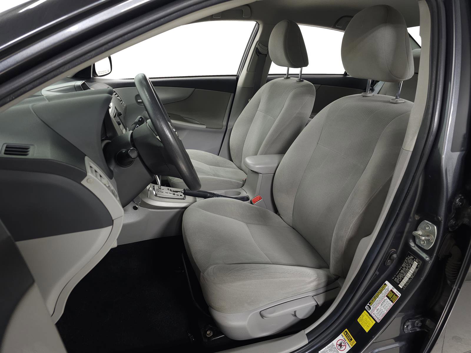 Used 2013 Toyota Corolla LE FWD image 12