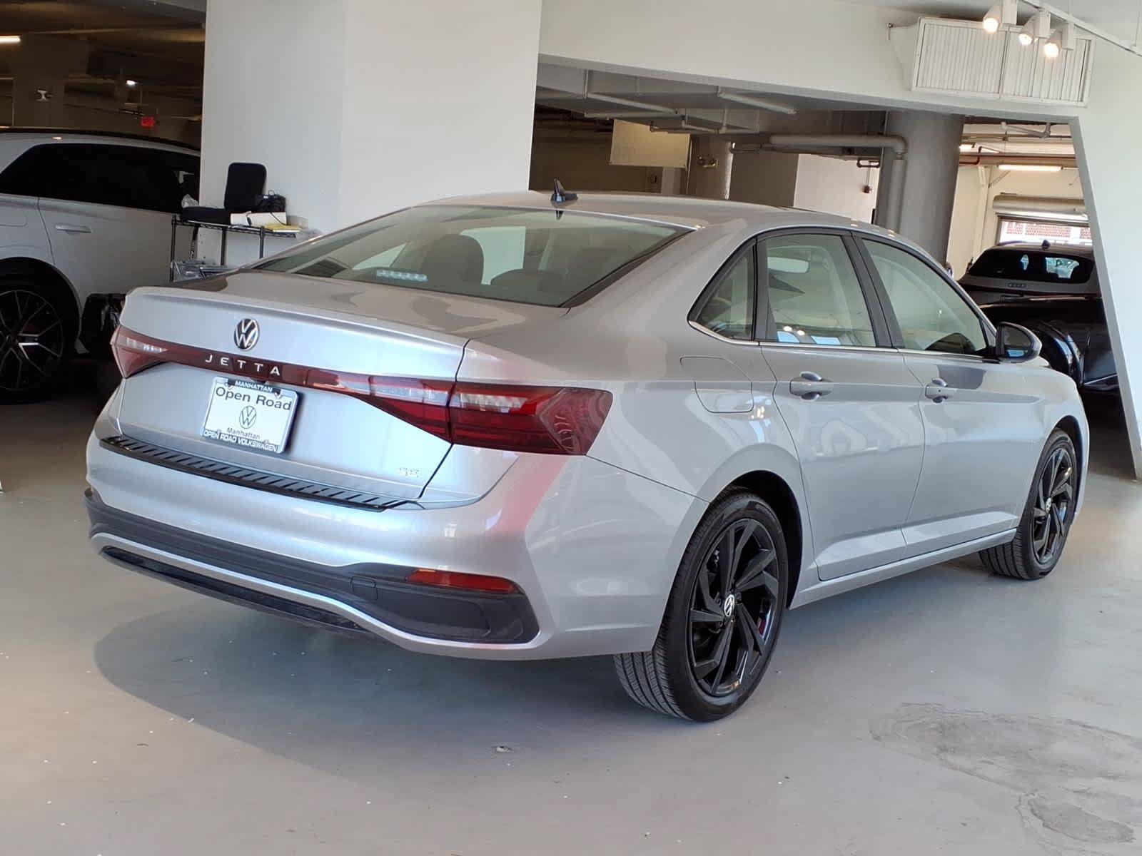Used 2026 Volkswagen Jetta SE FWD image 4