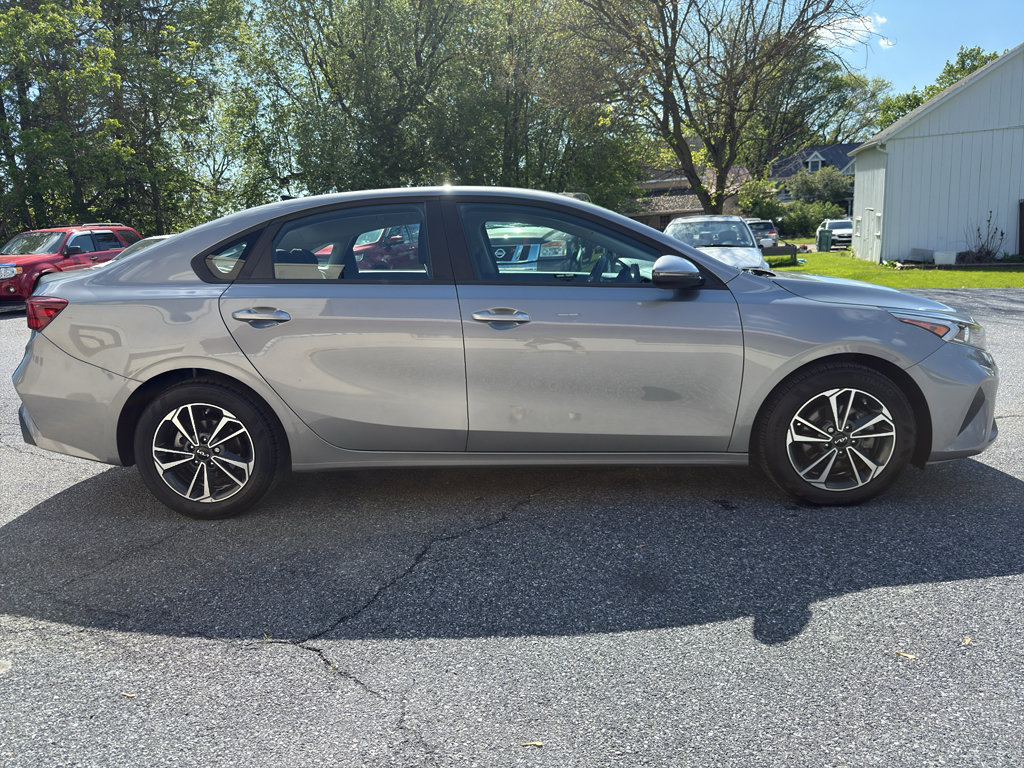 Used 2023 Kia Forte LXS w/ LXS Technology Package FWD image 6