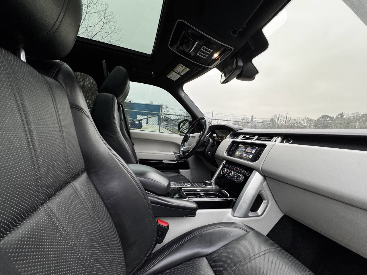 Used 2016 Land Rover Range Rover HSE image 15