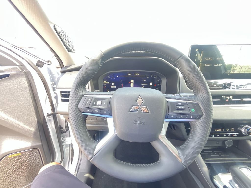 New 2025 Mitsubishi Outlander SE image 14