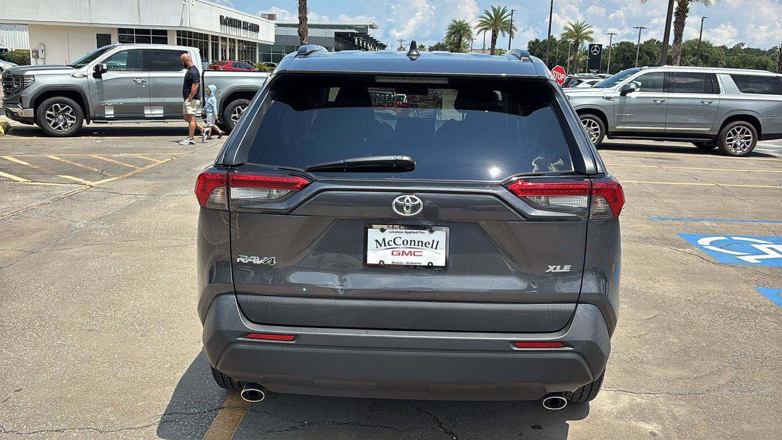 Used 2022 Toyota RAV4 XLE Premium FWD image 6