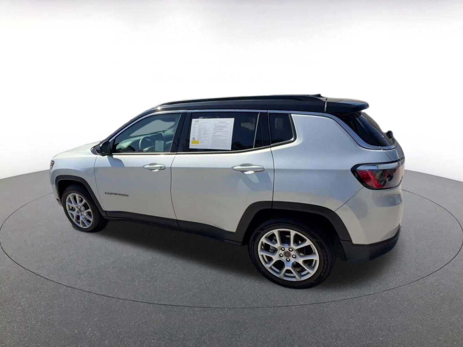 Used 2025 Jeep Compass Limited AWD/4WD image 10