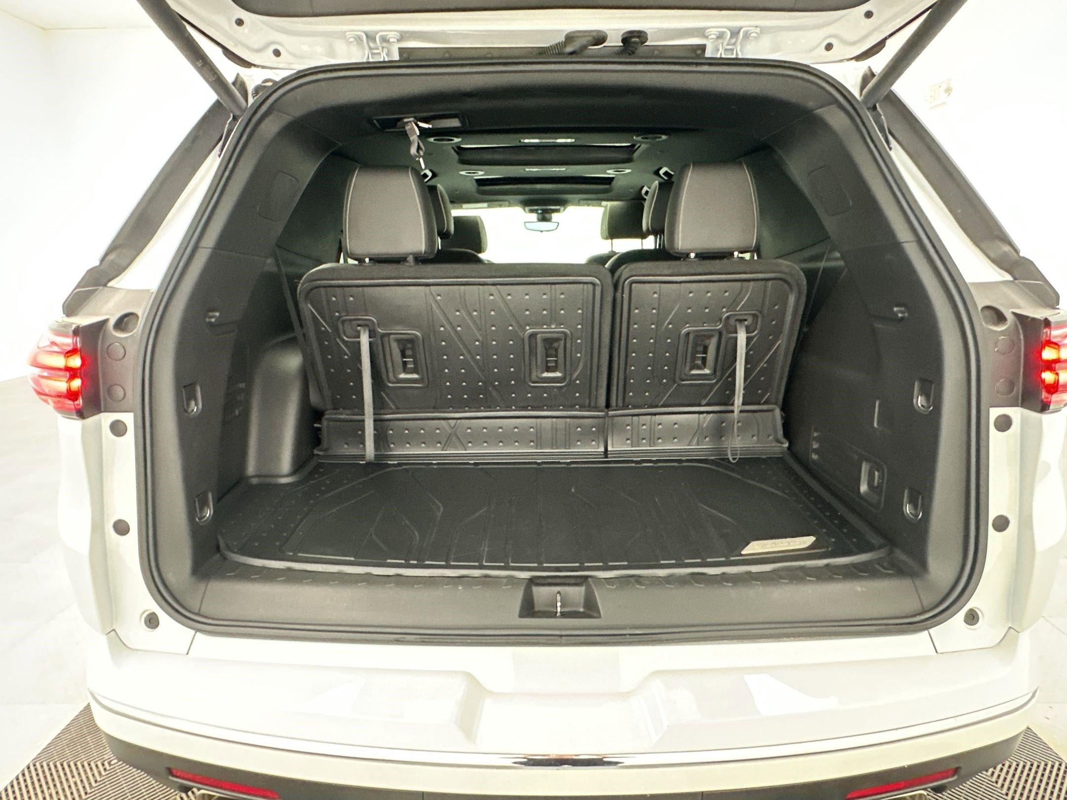 Certified 2023 Chevrolet Traverse Premier w/ LPO, Floor Liner Package AWD/4WD image 33