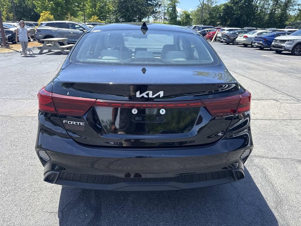 Used 2022 Kia Forte LXS FWD image 4