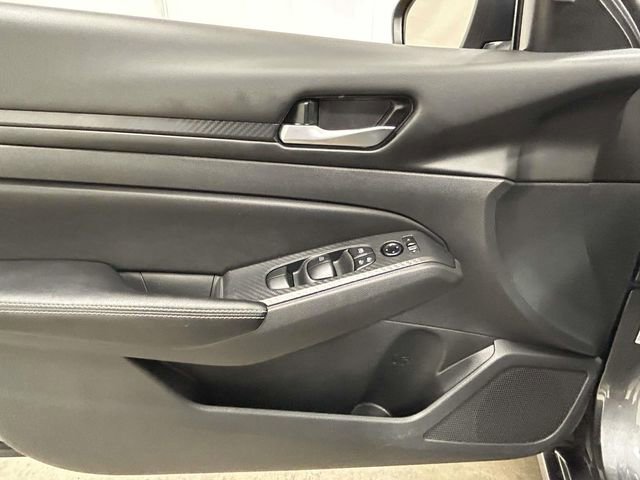Used 2025 Nissan Altima 2.5 SV image 12