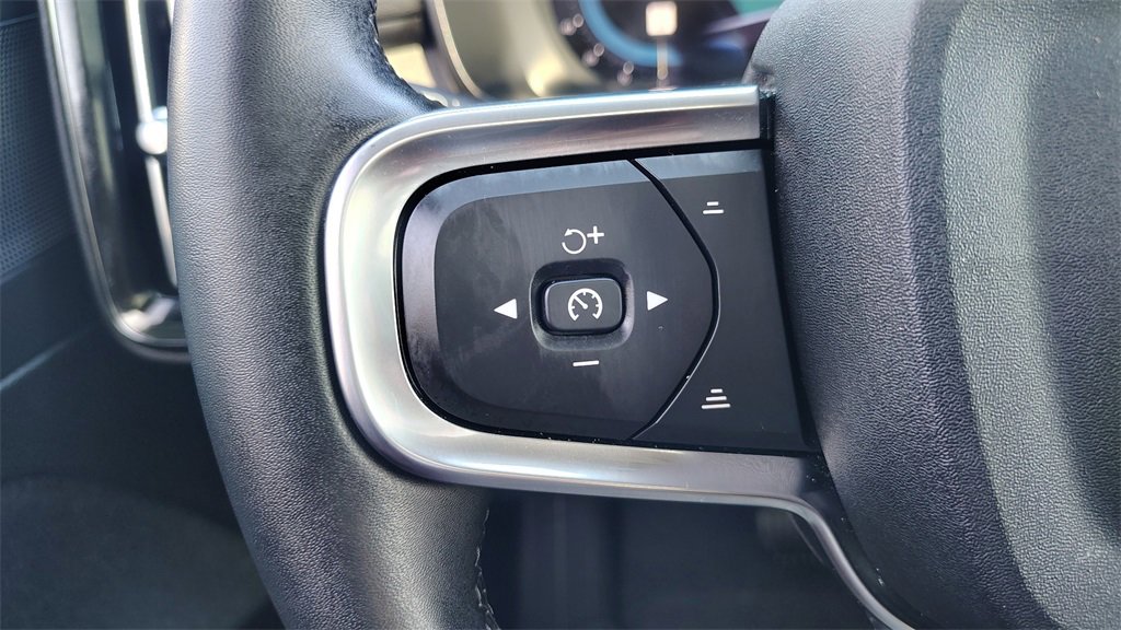 Certified 2025 Volvo XC40 B5 Plus image 15