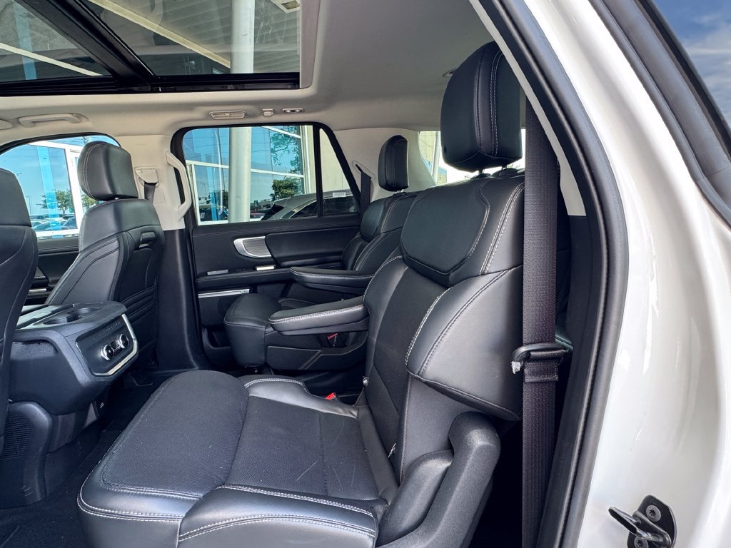 Used 2025 Ford Expedition Max Platinum AWD/4WD image 29