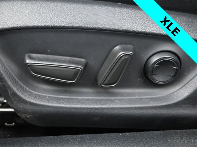Used 2018 Toyota Camry XLE image 7