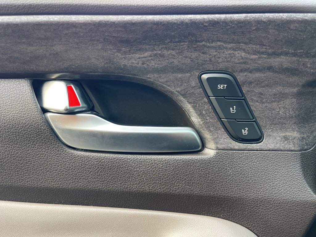 Used 2020 Hyundai Santa Fe Limited w/ Cargo Package image 23