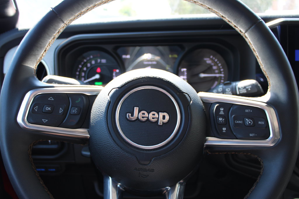 Used 2024 Jeep Wrangler Unlimited Sahara AWD/4WD image 13