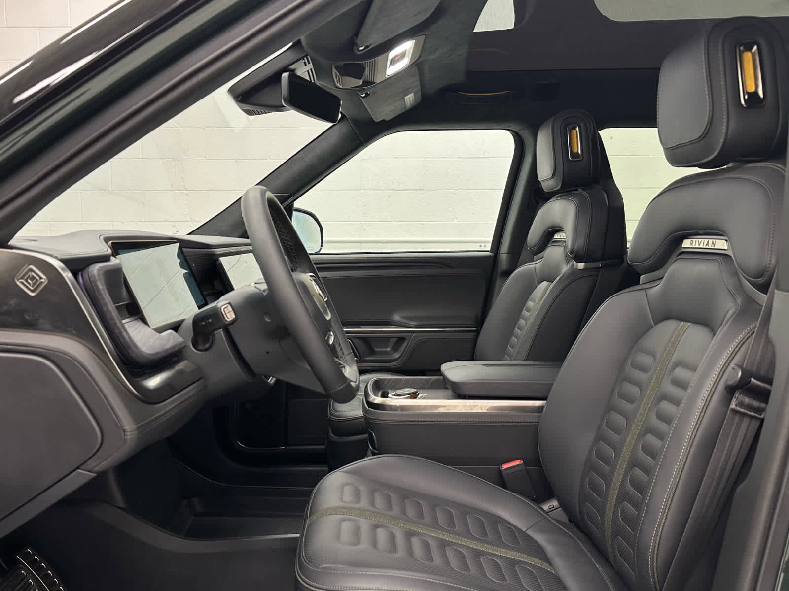 Used 2024 Rivian R1S Adventure image 11