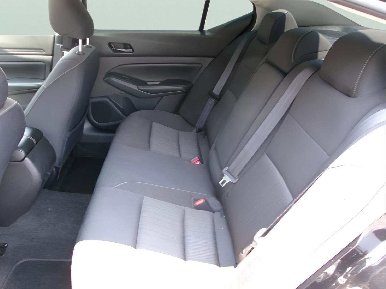 Used 2024 Nissan Altima 2.5 SV FWD image 10
