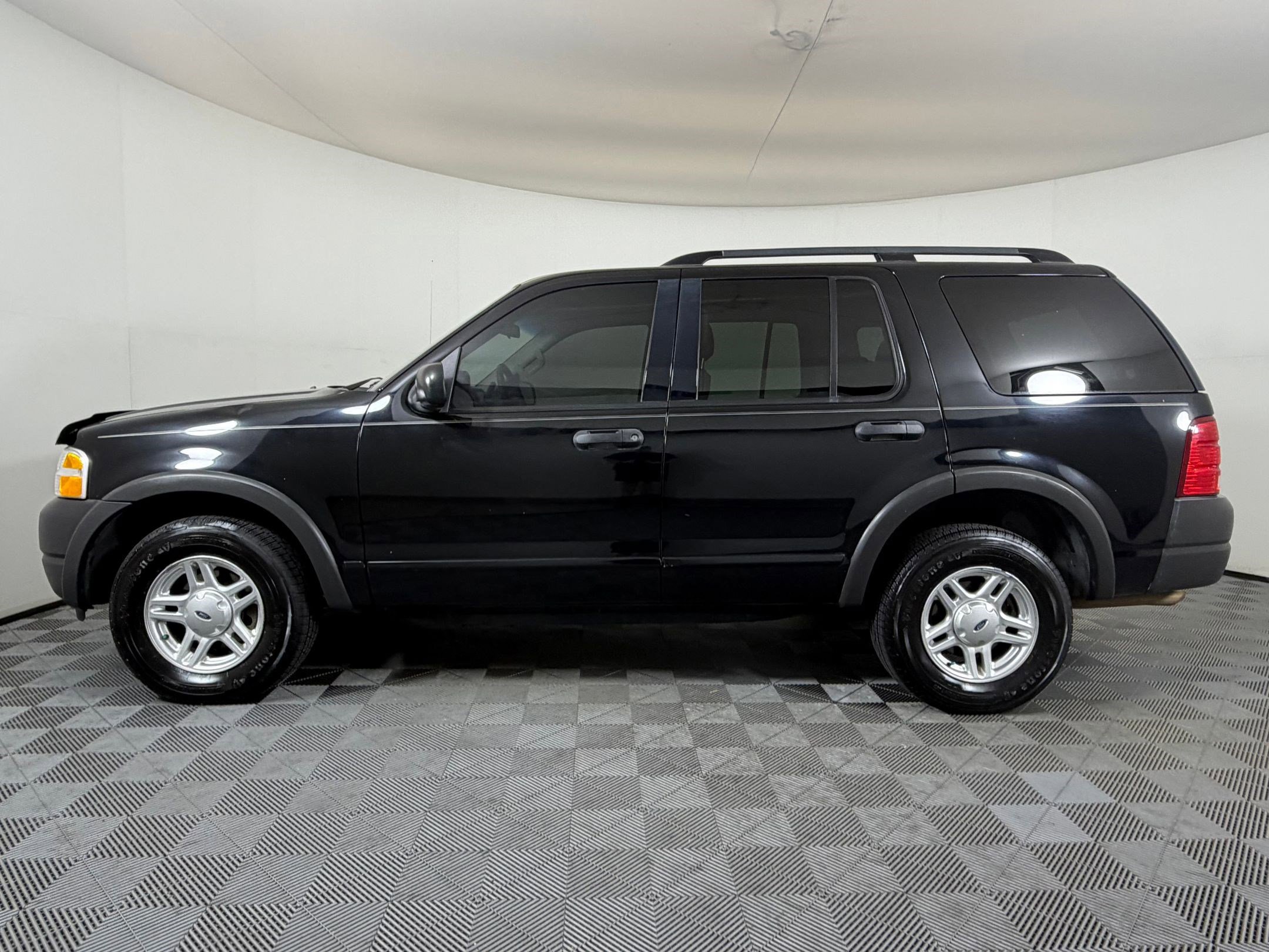 Used 2003 Ford Explorer XLS AWD/4WD image 2