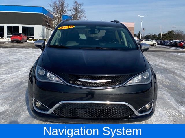 Used 2019 Chrysler Pacifica Limited image 2