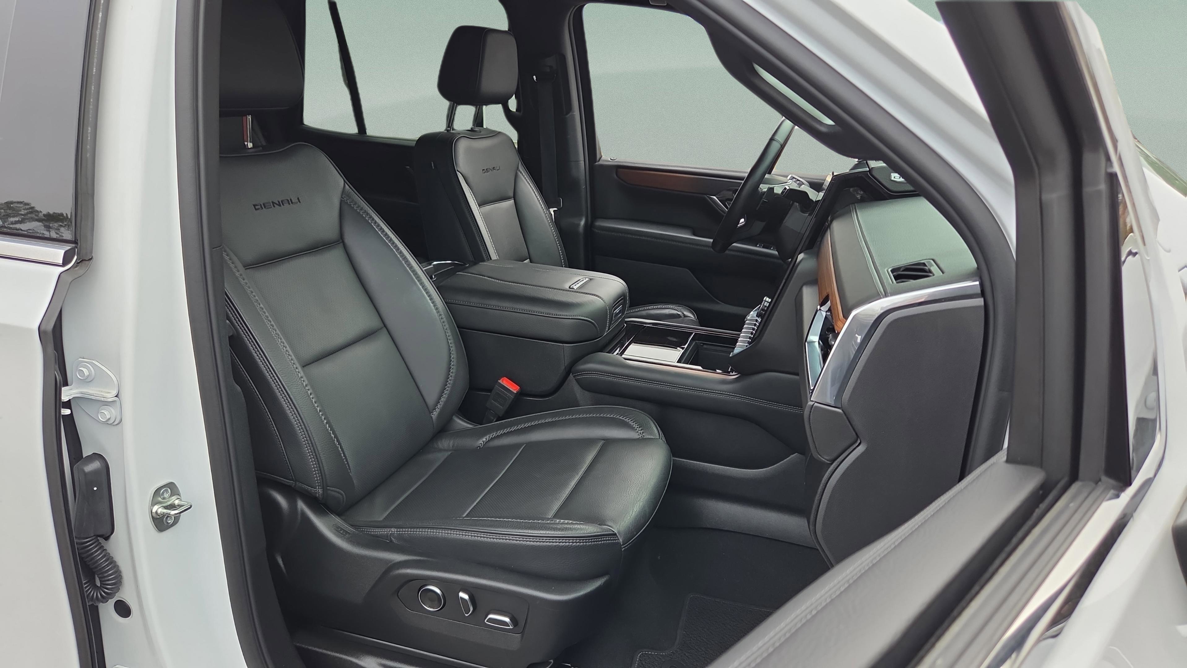 Used 2025 GMC Yukon Denali image 21