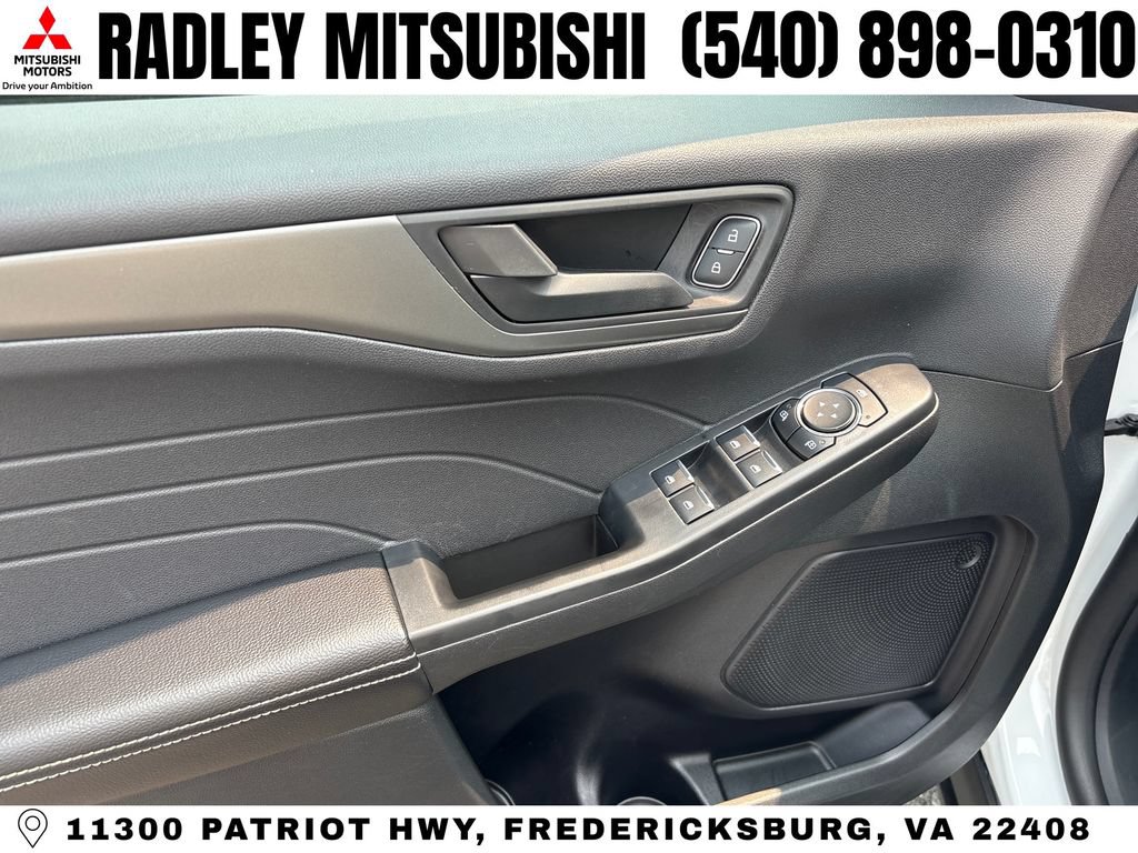 Used 2025 Ford Escape Active AWD/4WD image 5