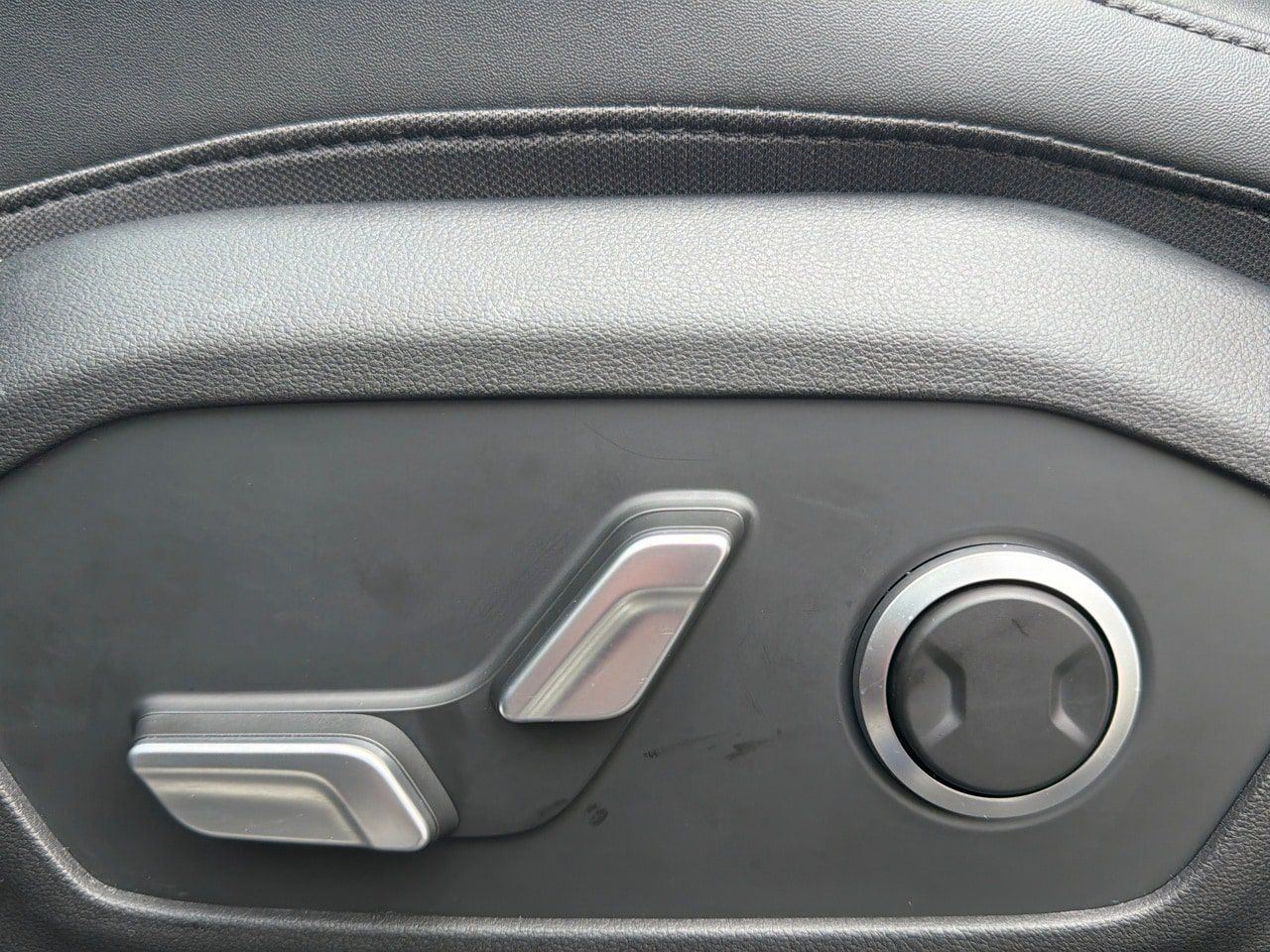 Certified 2025 Hyundai Santa Fe SEL AWD/4WD image 17