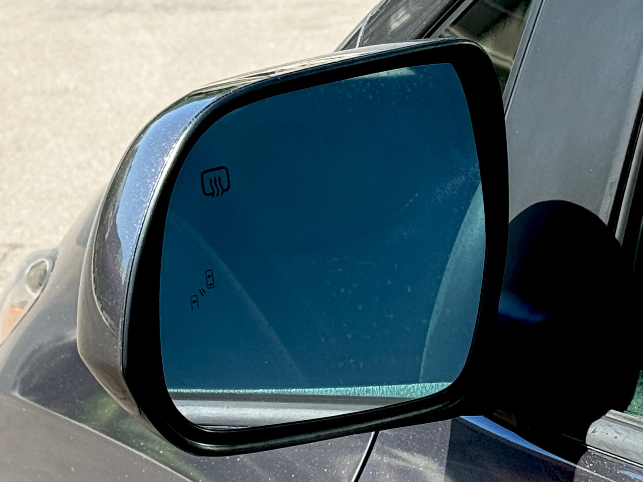 Used 2015 Toyota Sienna SE image 32