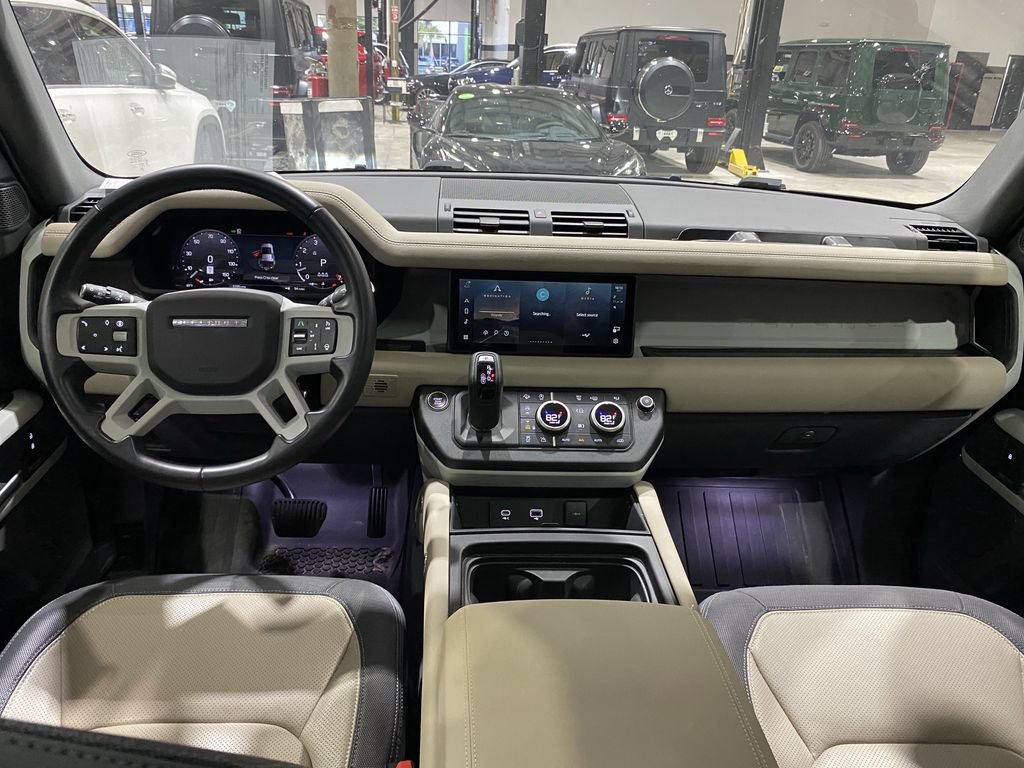 Used 2024 Land Rover Defender 110 X-Dynamic SE AWD/4WD image 2
