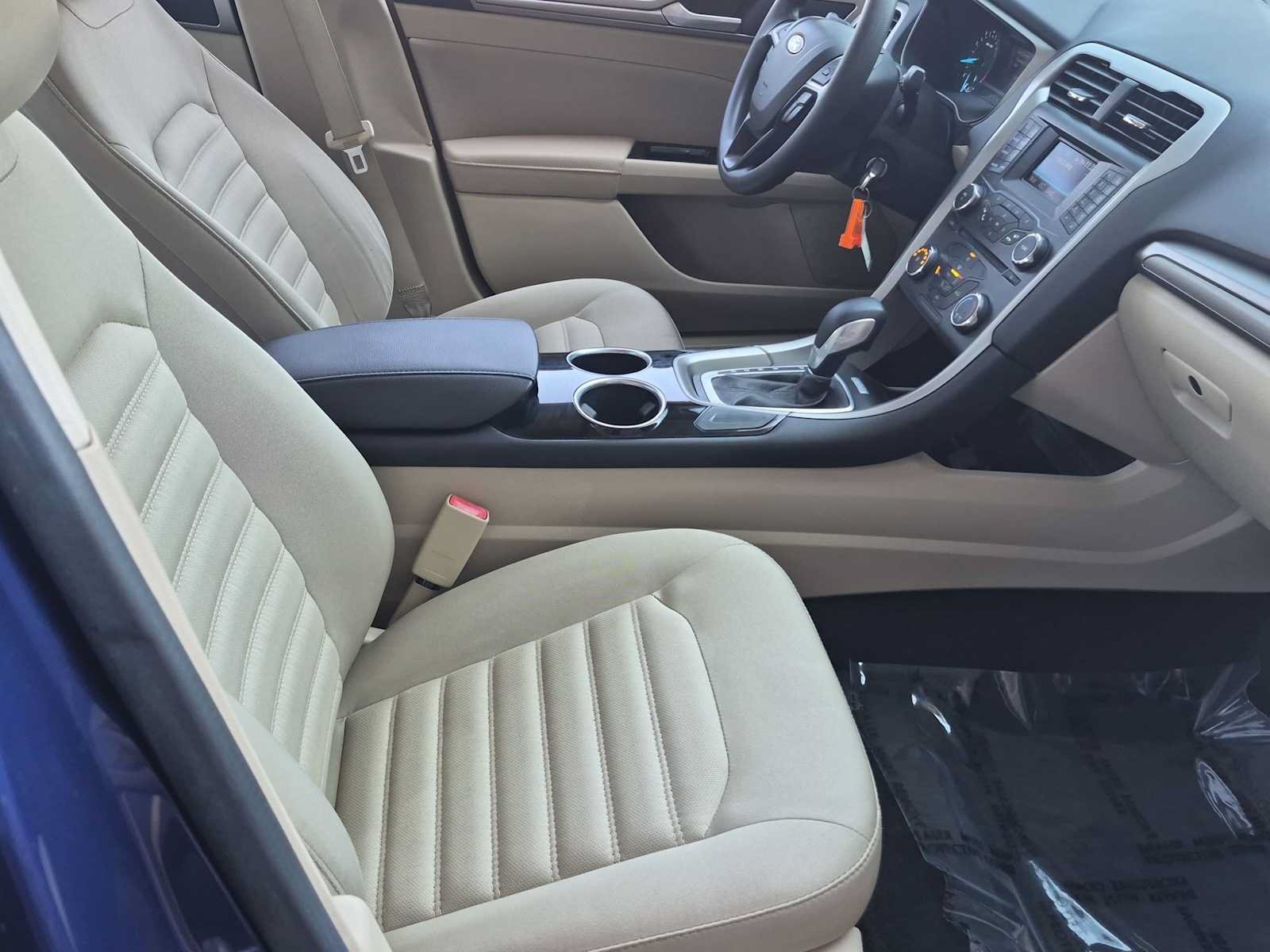 Used 2014 Ford Fusion SE FWD image 21