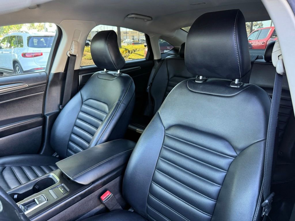 Used 2019 Ford Fusion SEL FWD image 11