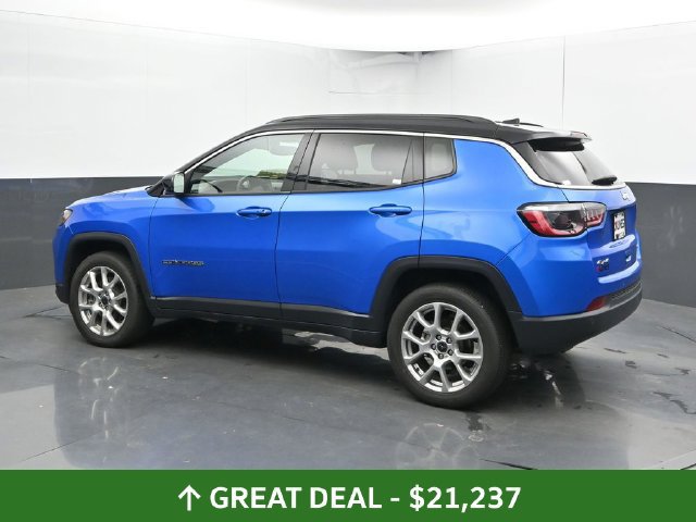 Used 2025 Jeep Compass Limited AWD/4WD image 10