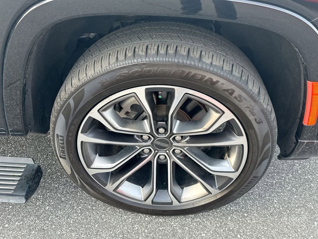 Used 2022 Jeep Grand Wagoneer Series III w/ Rear Seat Video Group 1 image 30