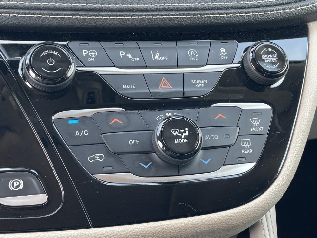 Used 2022 Chrysler Pacifica Limited FWD image 19
