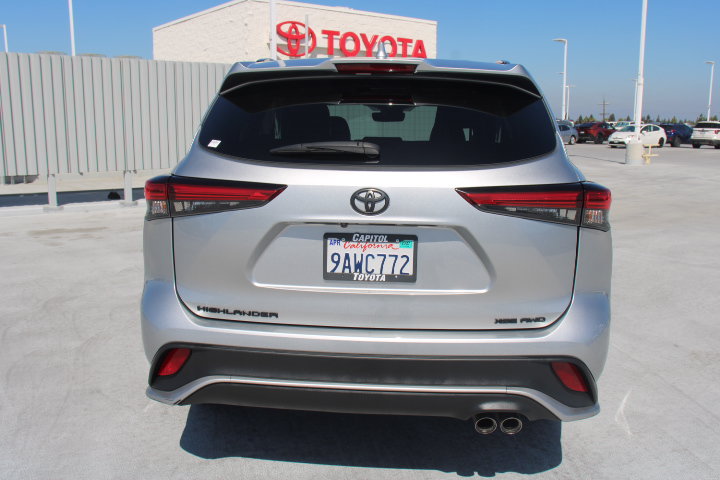 Used 2022 Toyota Highlander XSE AWD/4WD image 4