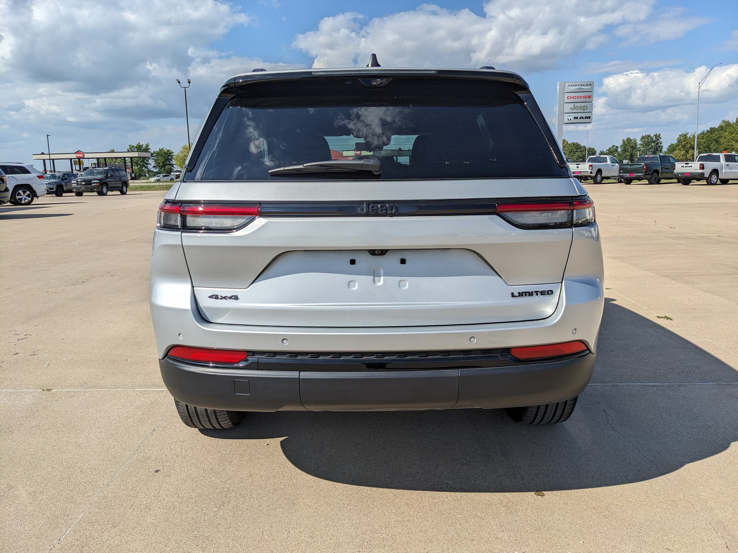 Used 2025 Jeep Grand Cherokee Limited w/ Luxury Tech Group II AWD/4WD image 7