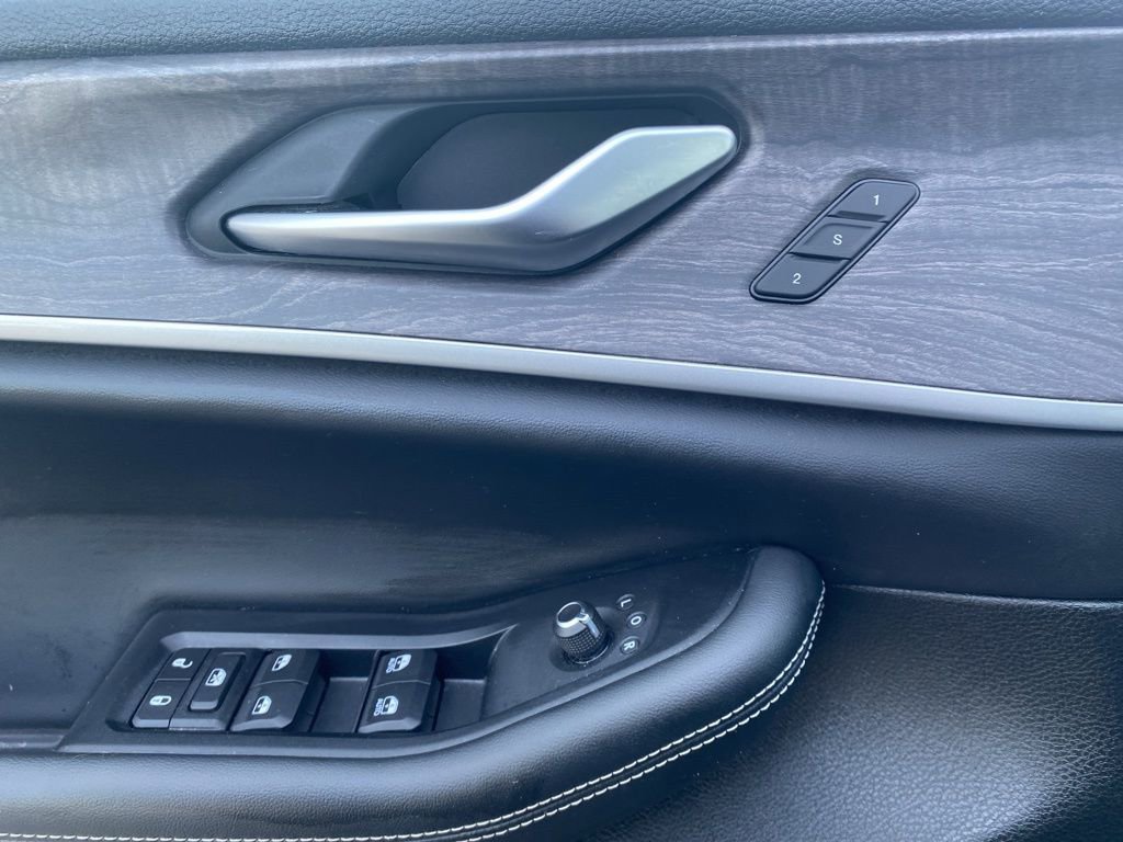 Certified 2023 Jeep Grand Cherokee L Limited w/ Luxury Tech Group II image 27