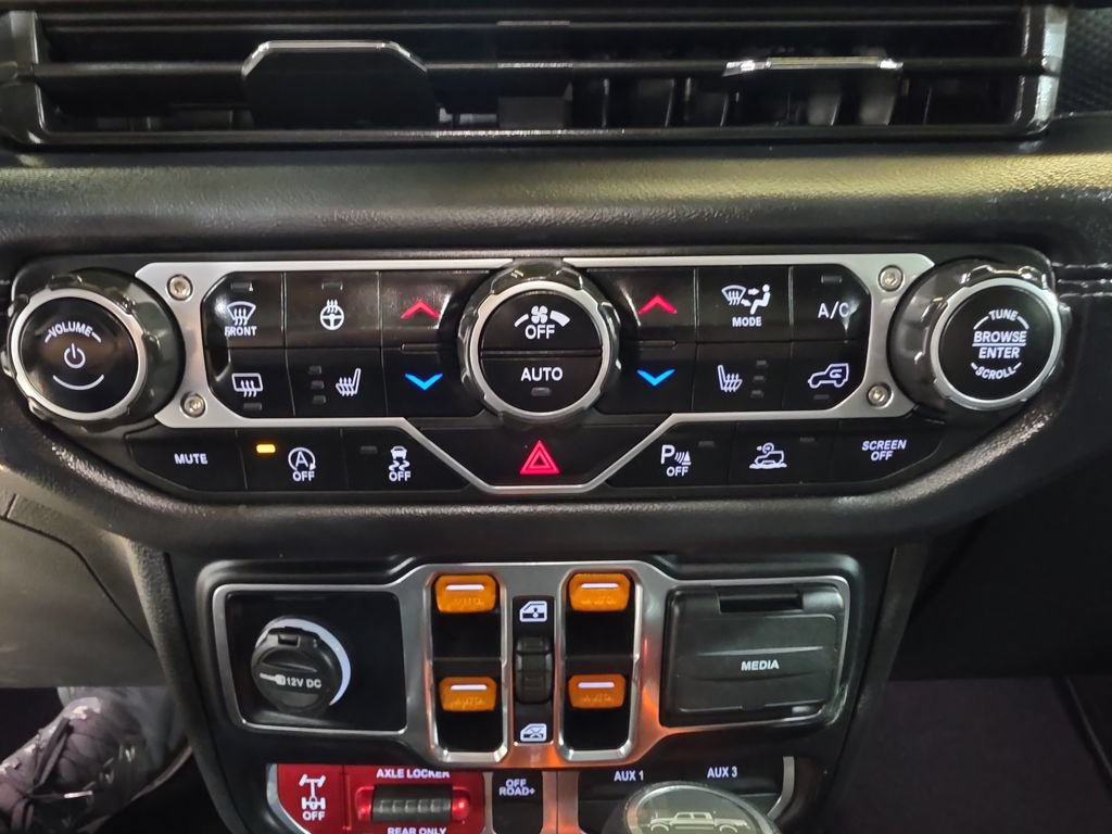 Used 2024 Jeep Gladiator Mojave w/ Technology Group AWD/4WD image 25