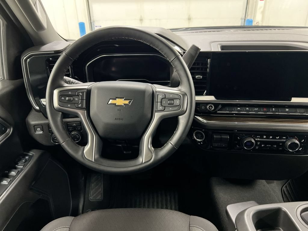 Used 2025 Chevrolet Silverado 1500 LT AWD/4WD image 11