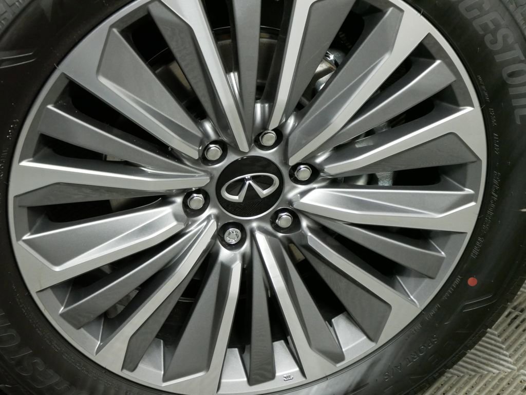 New 2025 INFINITI QX80 Sensory image 10