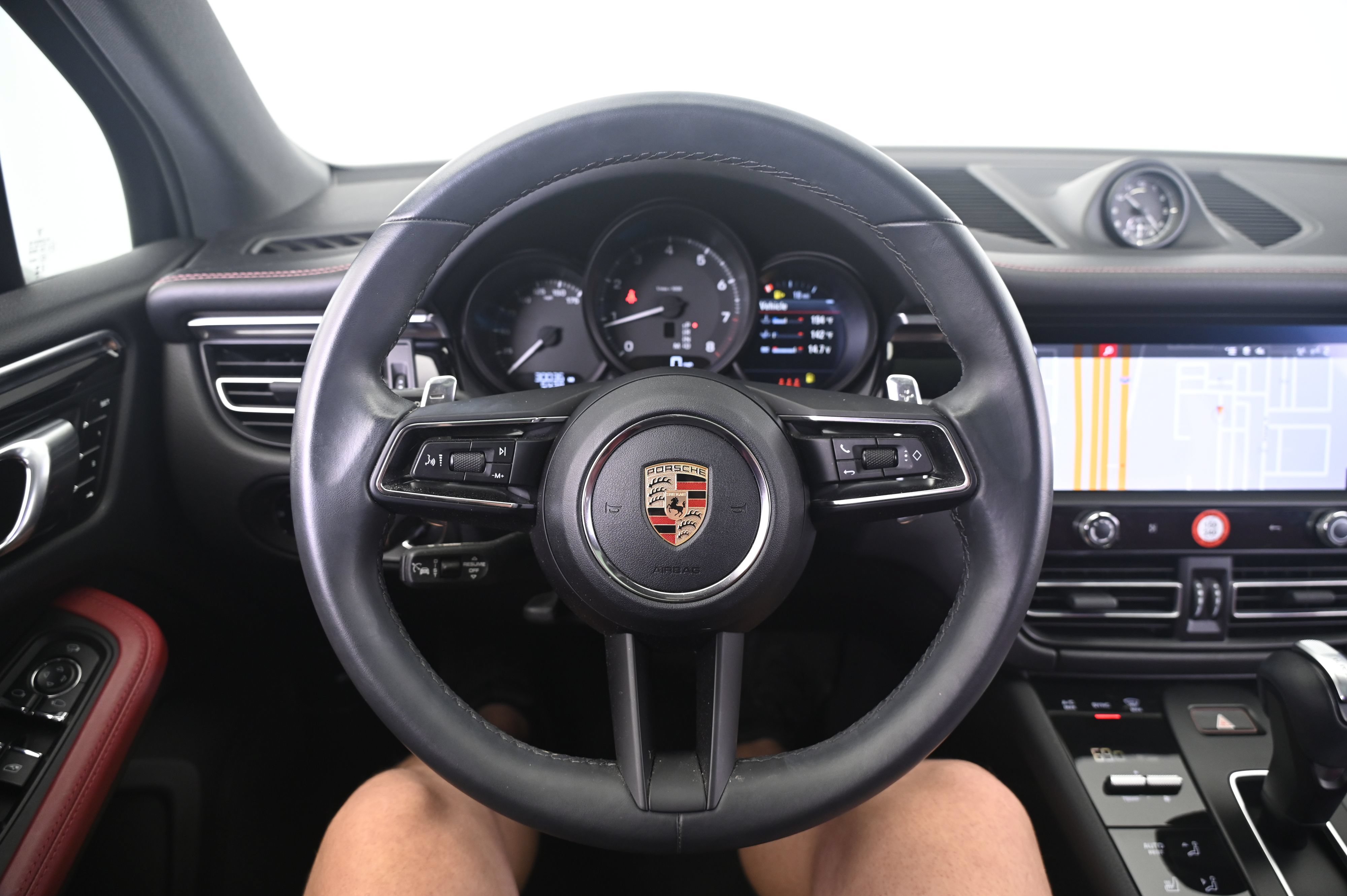 Certified 2023 Porsche Macan AWD/4WD image 35