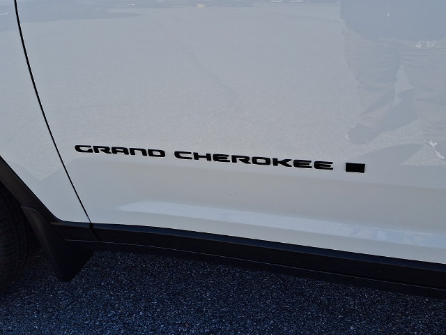 New 2026 Jeep Grand Cherokee Altitude AWD/4WD image 19