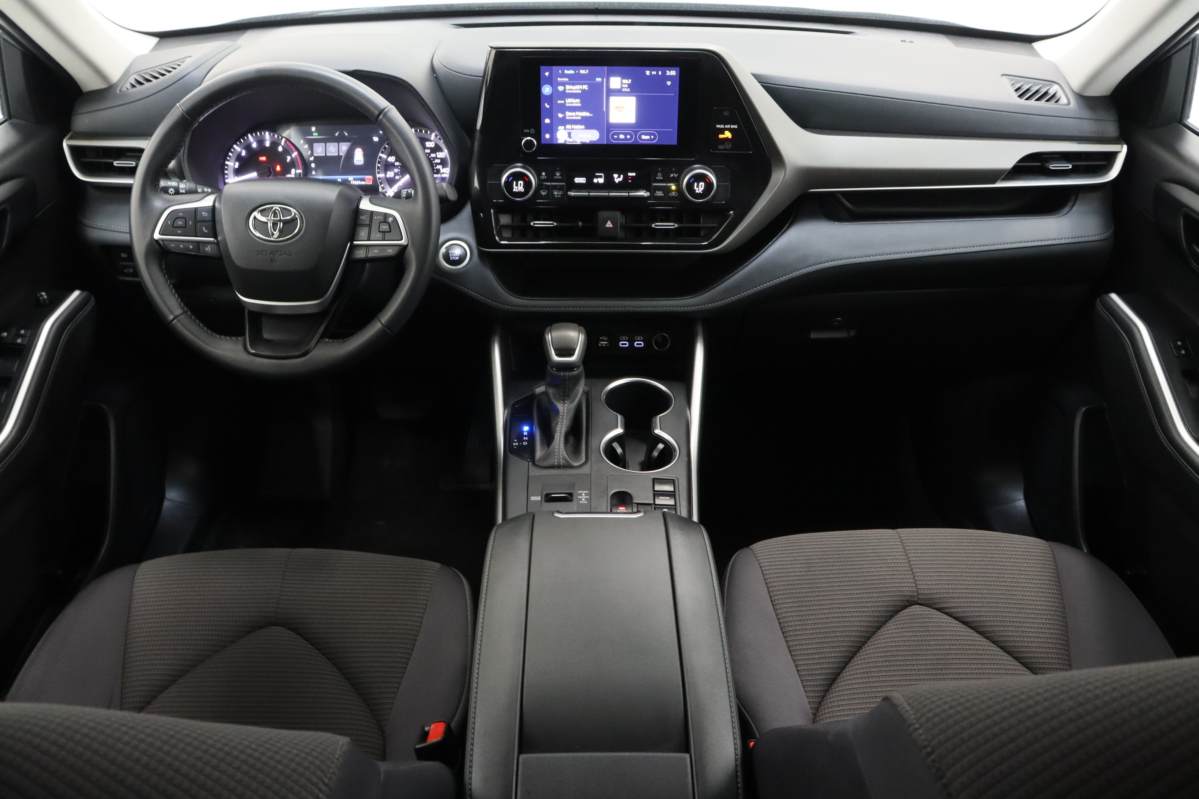 Certified 2025 Toyota Highlander LE FWD image 30
