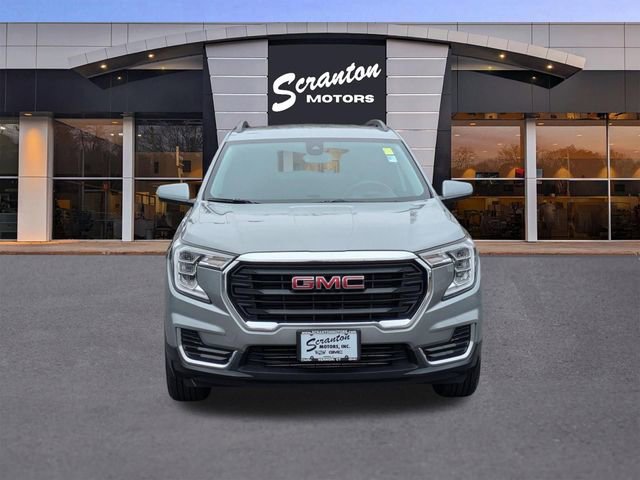 Used 2024 GMC Terrain SLE w/ Driver Convenience Package image 8