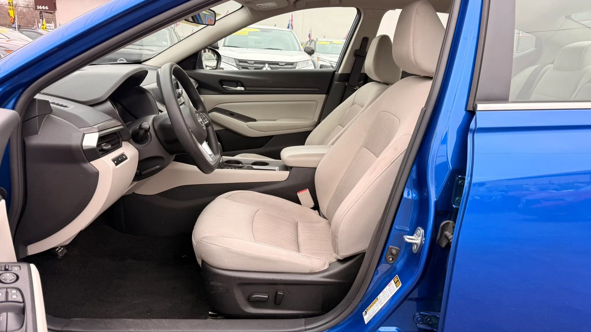 Used 2025 Nissan Altima 2.5 SV image 12