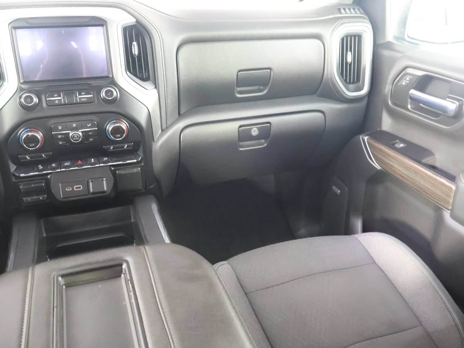 Used 2019 Chevrolet Silverado 1500 RST AWD/4WD image 31