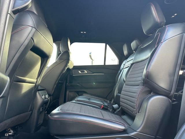 Used 2025 Ford Explorer ST-Line w/ ST-Line Street Pack image 12