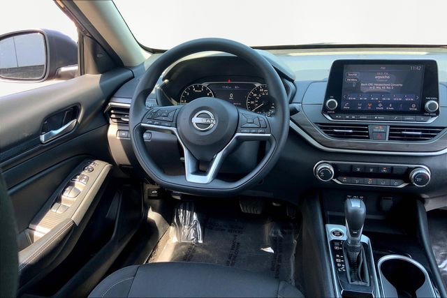 Used 2024 Nissan Altima 2.5 SV image 8
