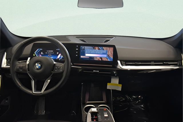 Used 2025 BMW X1 xDrive28i AWD/4WD image 5