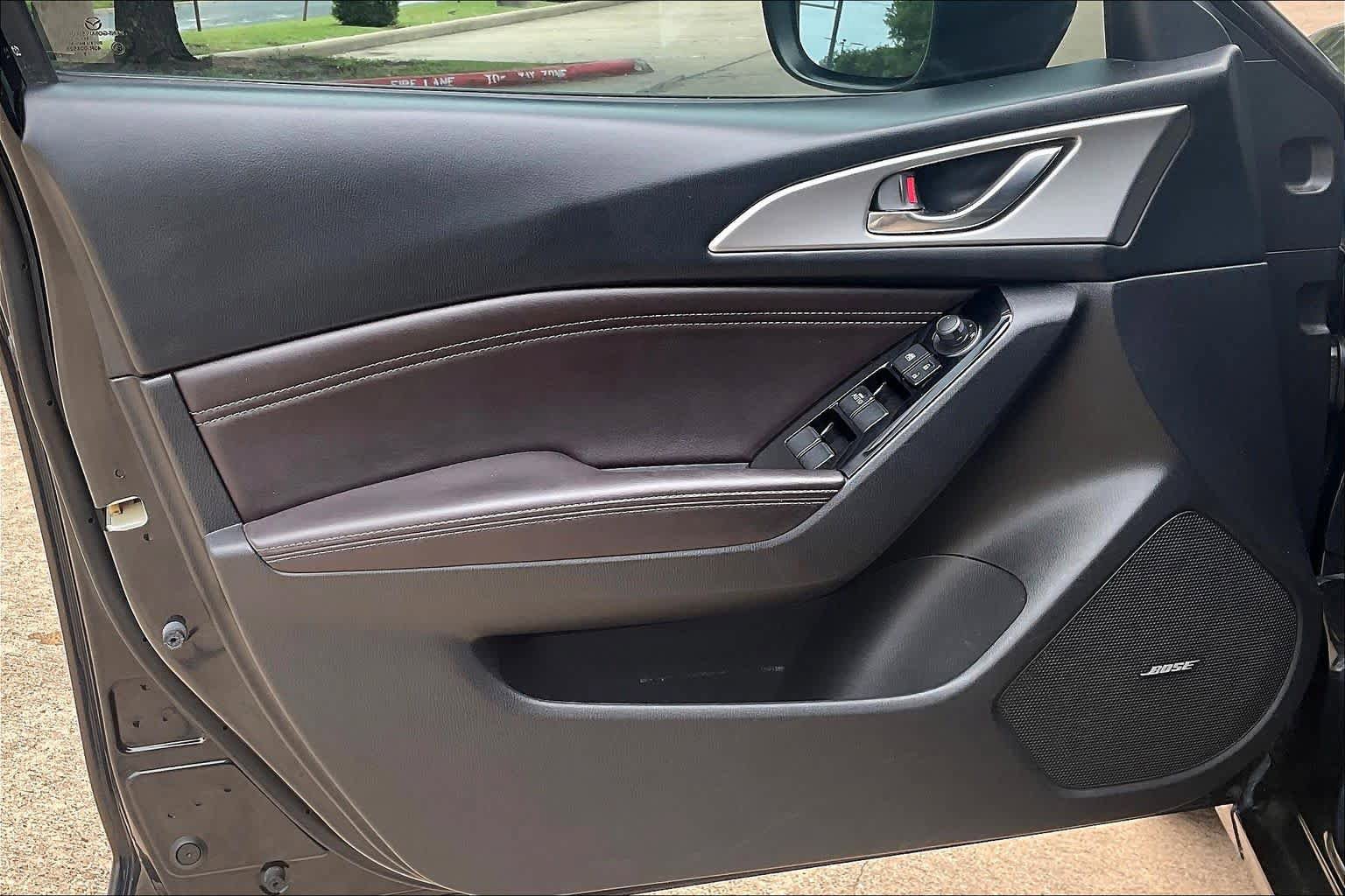 Used 2018 MAZDA MAZDA3 Touring FWD image 22
