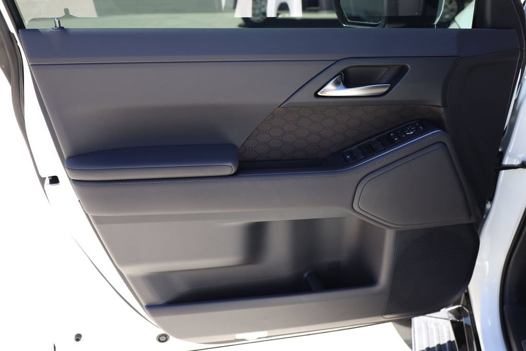 Used 2026 Lexus GX 550 w/ Cold Area Package AWD/4WD image 10