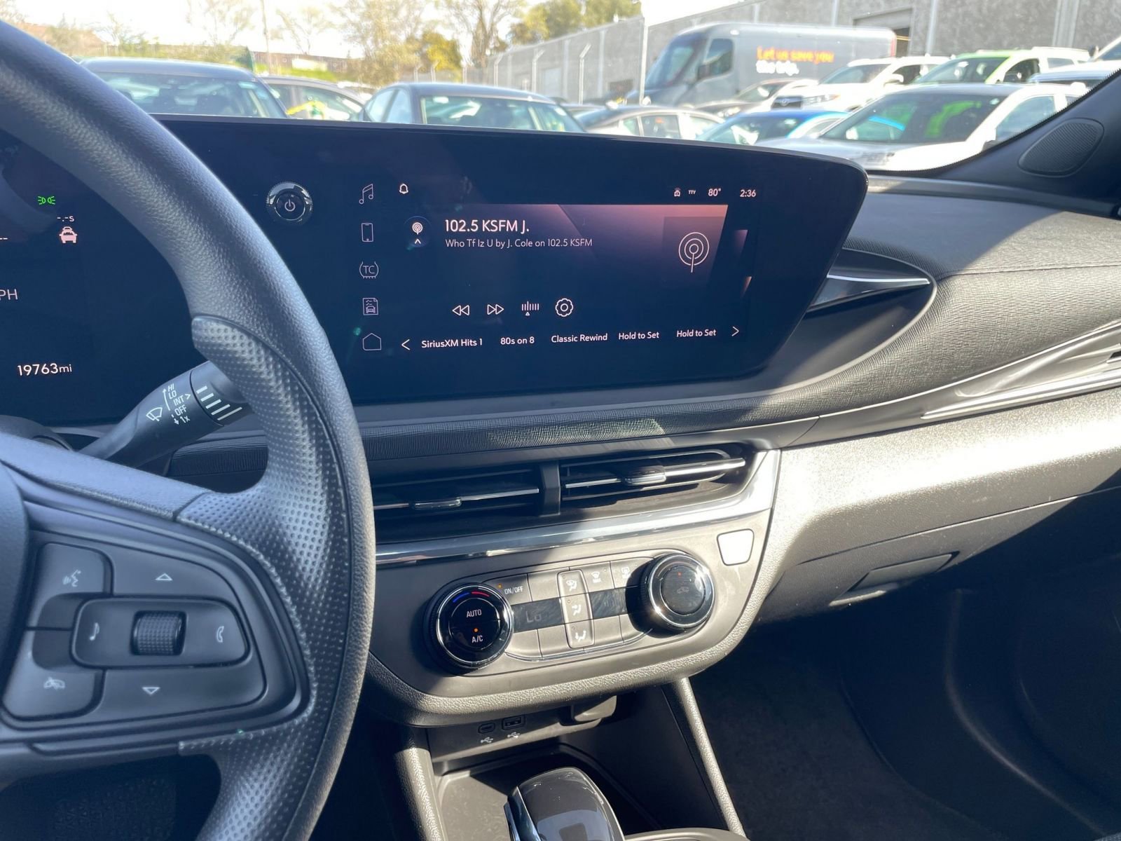 Used 2025 Buick Envista Preferred image 17